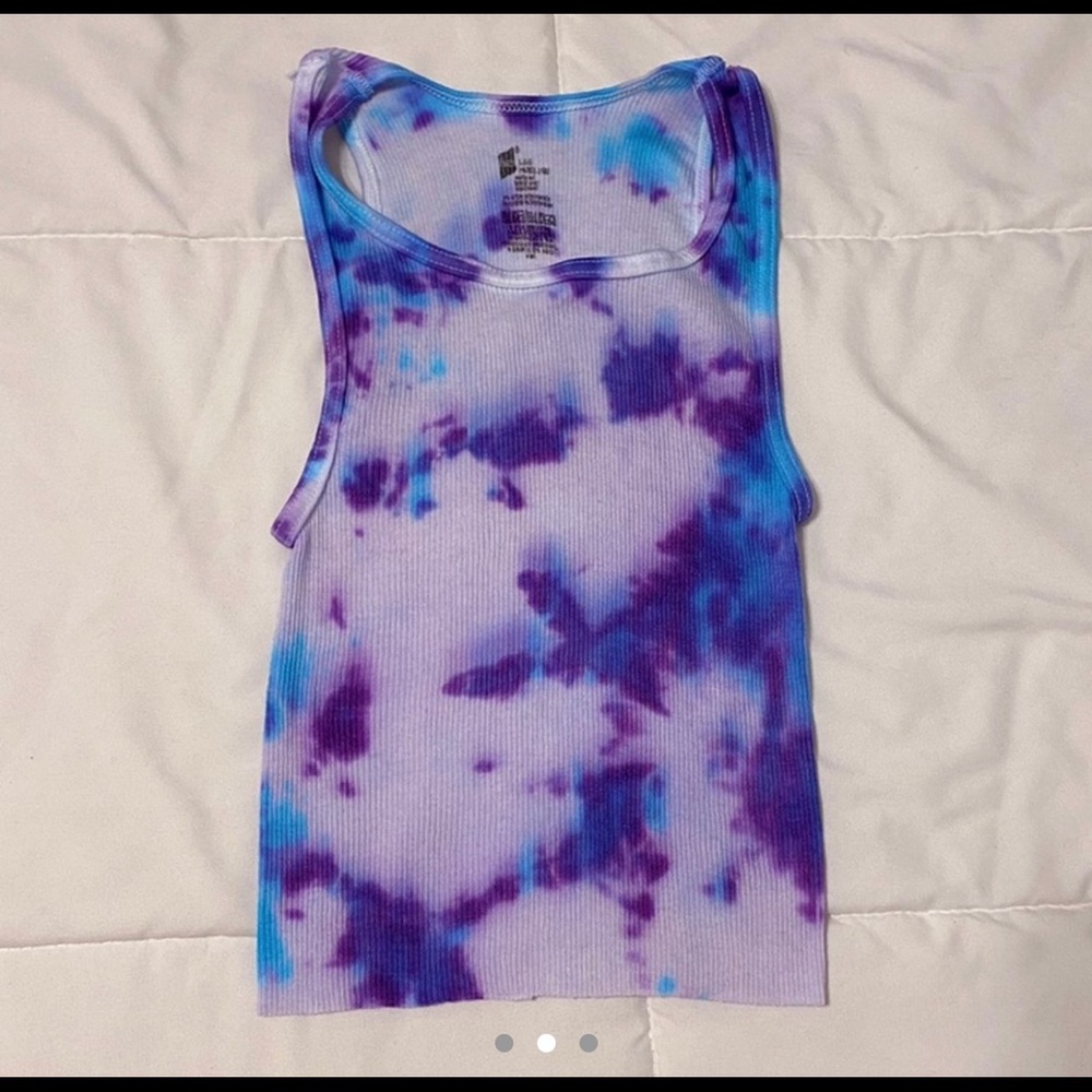 Tie dye tank top.